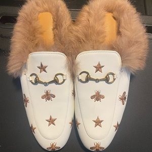 Vero cuoio shoes Slip Ons Bee Design With Faux Fur, size 8.5